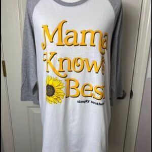 NWT SIMPLY SOUTHERN “Mama Knows Best” Tshirt